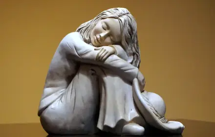 Скульптура девочки