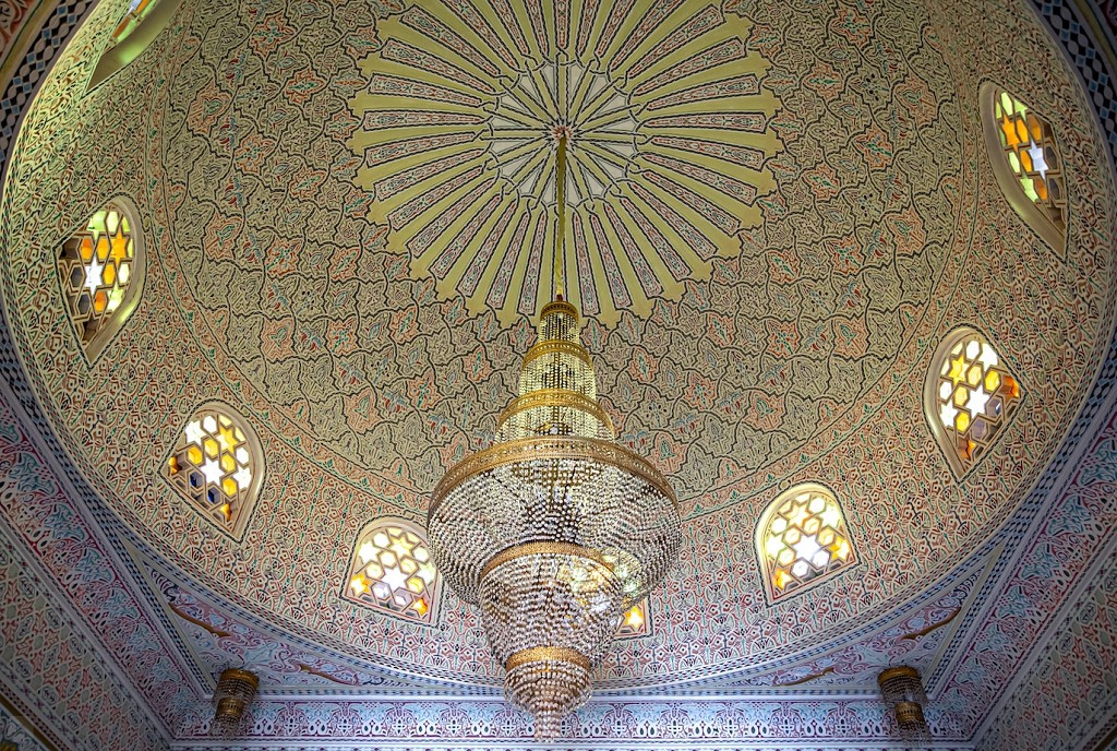 Потолок мечети в исламском стиле